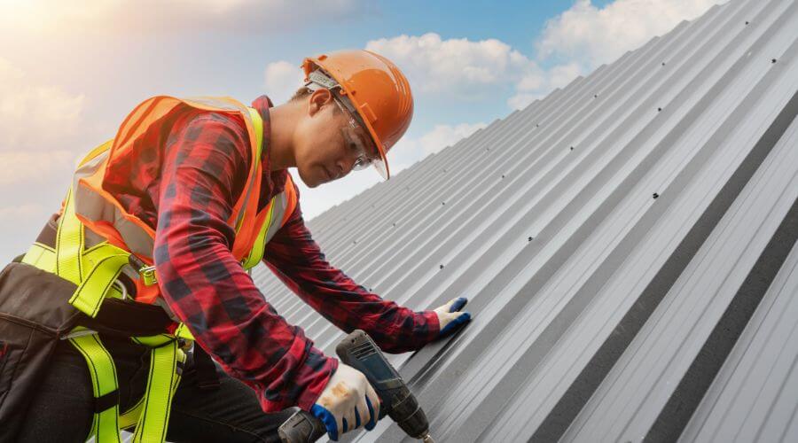 Professional gutter cleaning in Labolt, SD